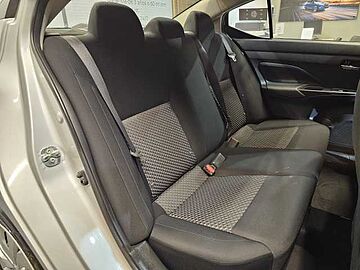 Nissan VERSA  Plata