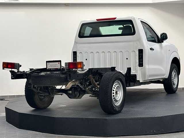 Nissan NP300