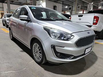 Ford Figo Sedán  Gris