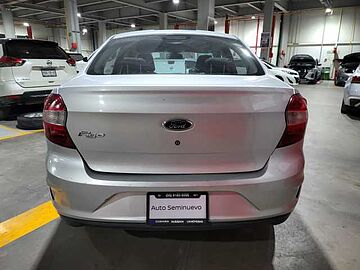 Ford Figo Sedán  Gris