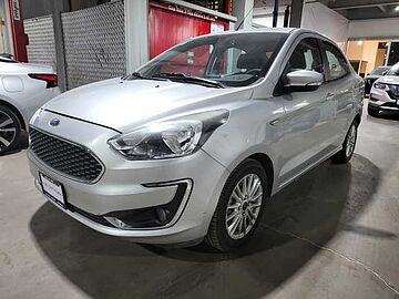 Ford Figo Sedán  Gris