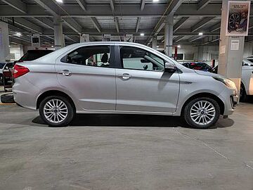 Ford Figo Sedán  Gris
