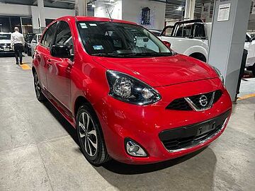 Nissan March  Rojo