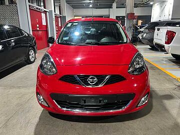 Nissan March  Rojo