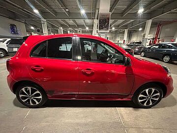 Nissan March  Rojo