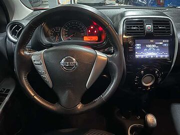 Nissan March  Rojo