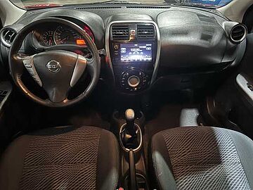Nissan March  Rojo