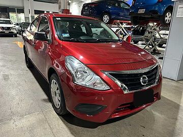 Nissan Versa  Rojo