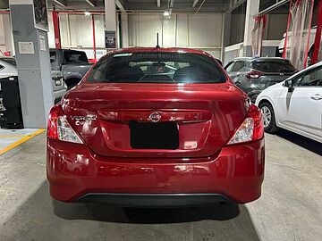 Nissan Versa  Rojo