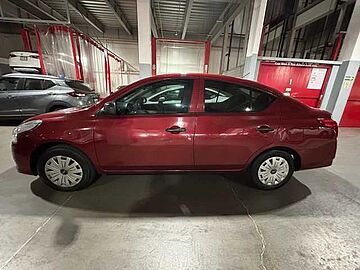 Nissan Versa  Rojo