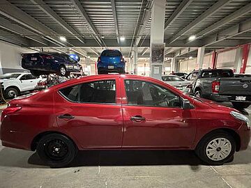 Nissan Versa  Rojo