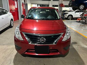 Nissan Versa  Rojo