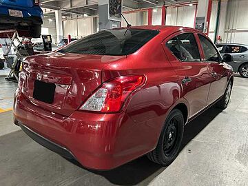 Nissan Versa  Rojo