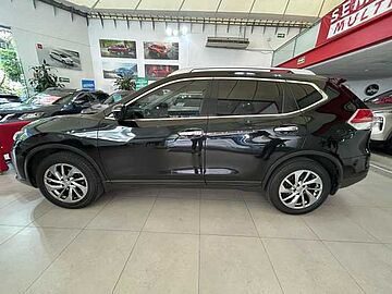 Nissan X-Trail  Negro