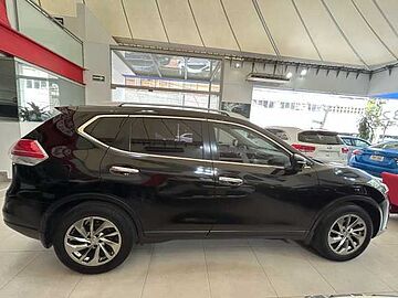 Nissan X-Trail  Negro