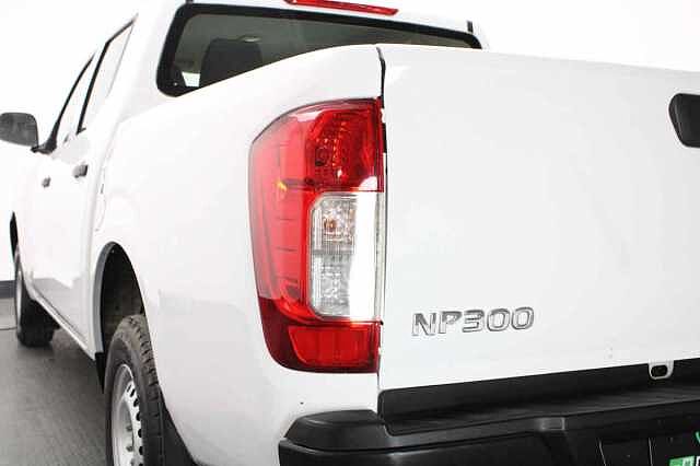 Nissan NP300