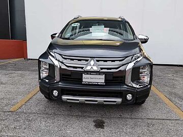 Mitsubishi XPANDER  Gris