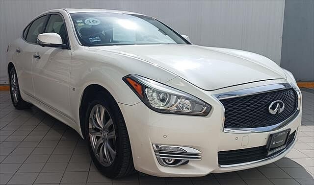 Infiniti Q70