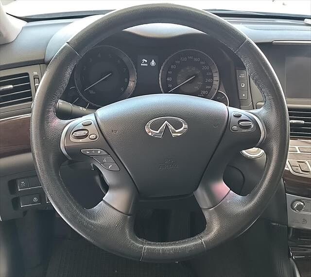 Infiniti Q70