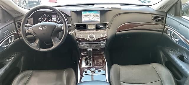 Infiniti Q70