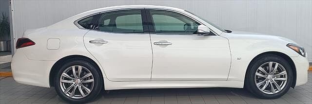 Infiniti Q70