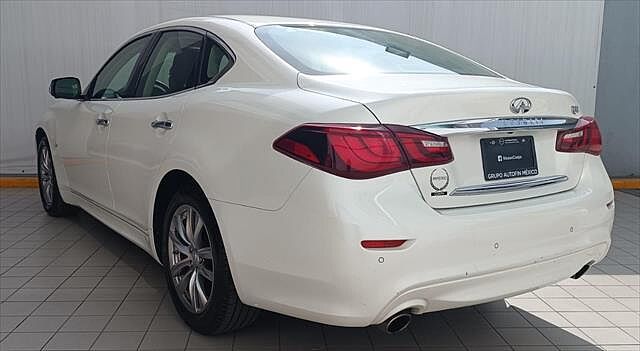 Infiniti Q70