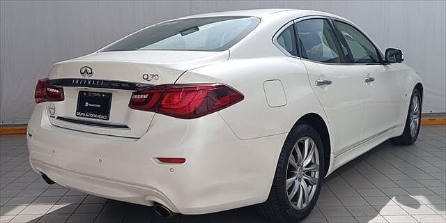 Infiniti Q70