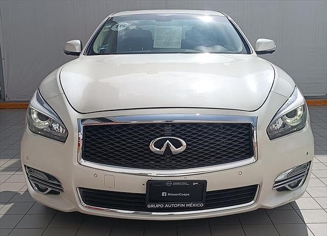 Infiniti Q70