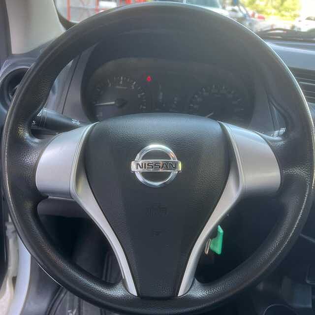 Nissan NP300