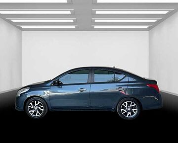 Nissan Versa  Azul