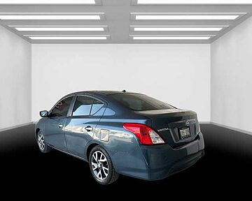 Nissan Versa  Azul