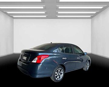 Nissan Versa  Azul