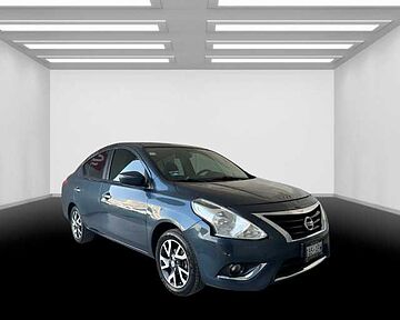 Nissan Versa  Azul