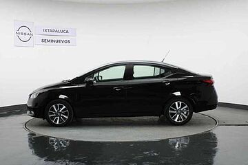 Nissan Versa  Negro