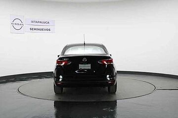 Nissan Versa  Negro