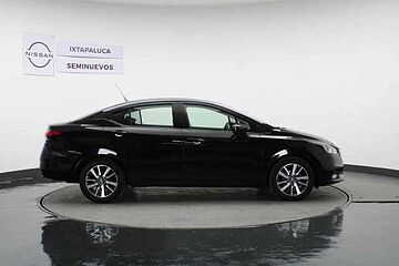 Nissan Versa  Negro