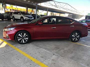 Nissan Altima  Rojo