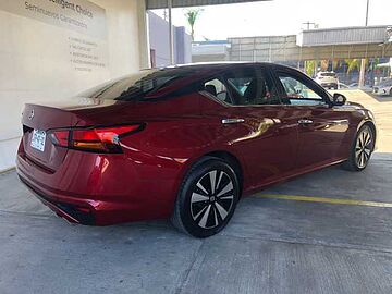 Nissan Altima  Rojo