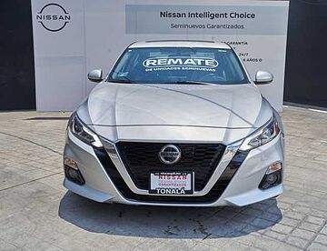 Nissan Altima  Plata