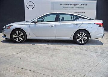 Nissan Altima  Plata