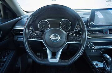 Nissan Altima  Plata