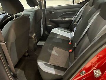 Nissan Versa  Rojo