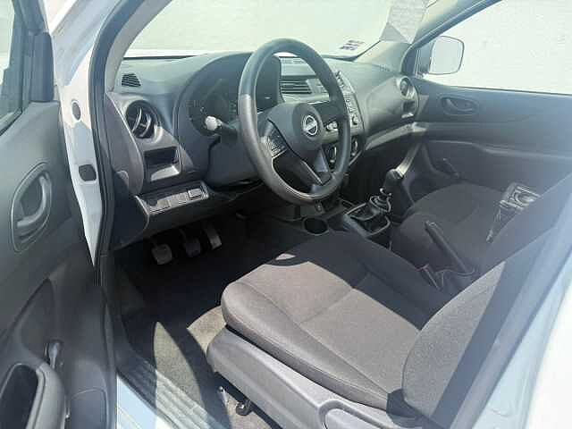 Nissan NP300 Chasis Cabina