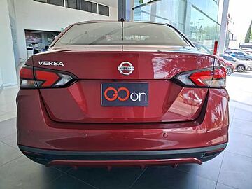 Nissan Versa  Rojo