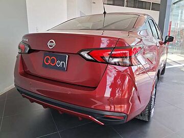 Nissan Versa  Rojo