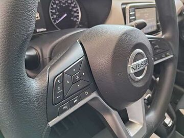 Nissan Versa  Rojo