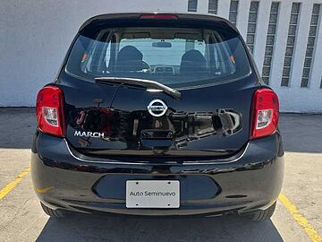 Nissan March  Negro