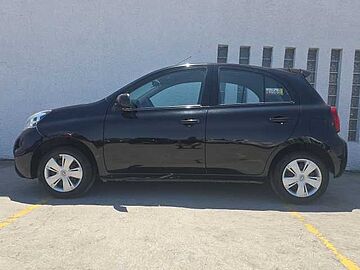 Nissan March  Negro