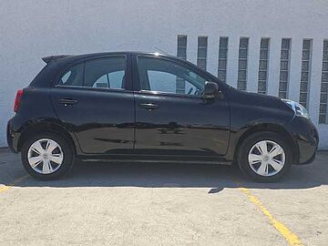 Nissan March  Negro