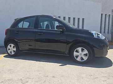 Nissan March  Negro